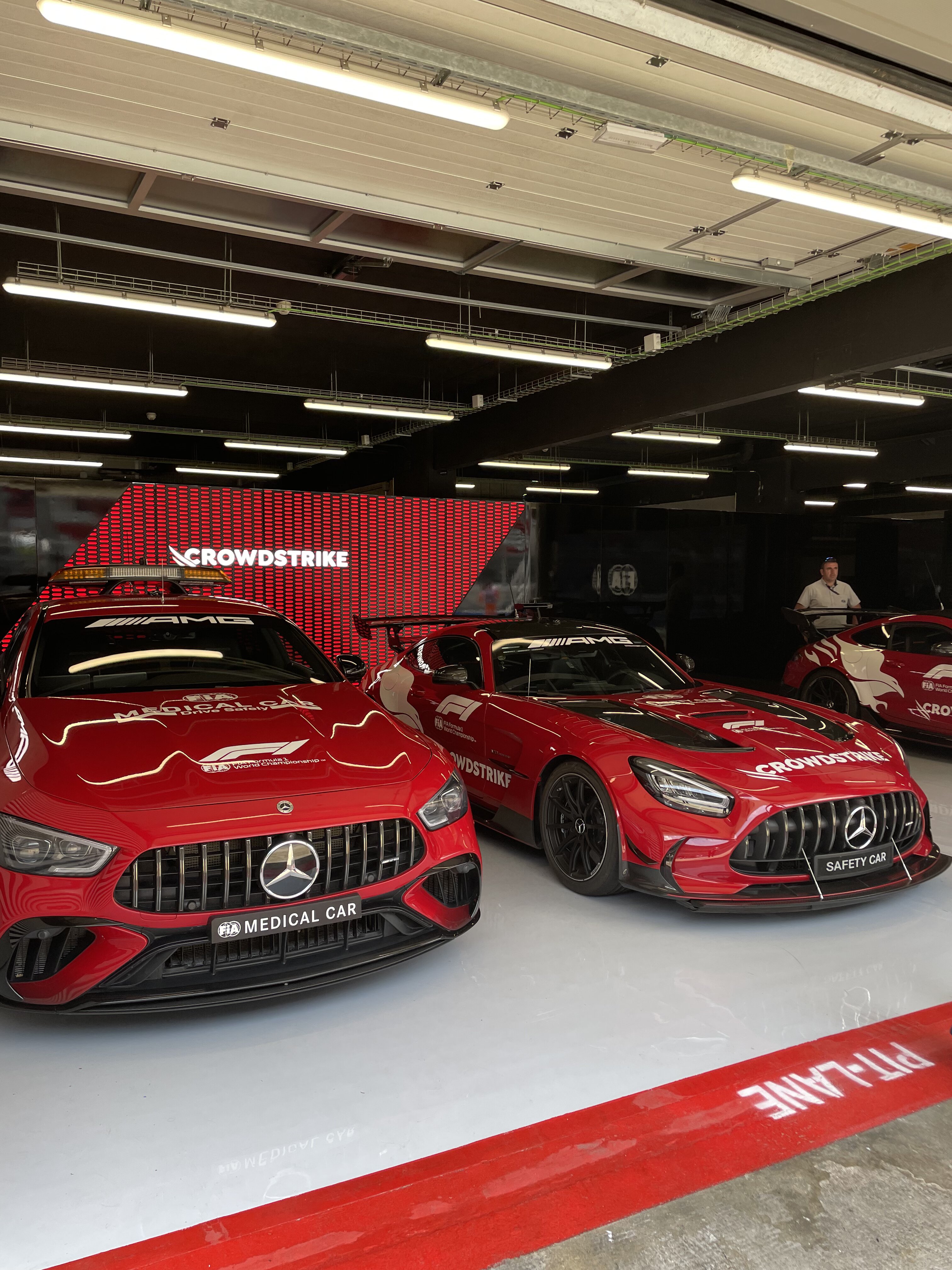 Ferrari pit wall, Formula 1